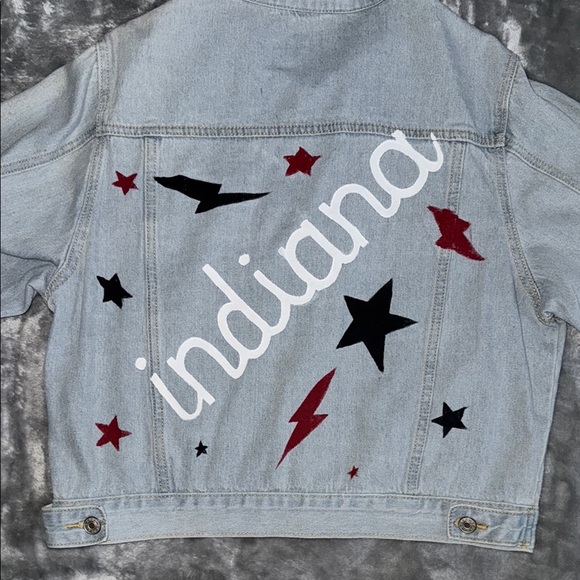 NWOT Large Hand Painted Indiana University Jean Jacket - Picture 4 of 4